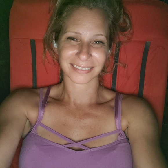 Meet your Posher, Courtney - Picture 3 of 5